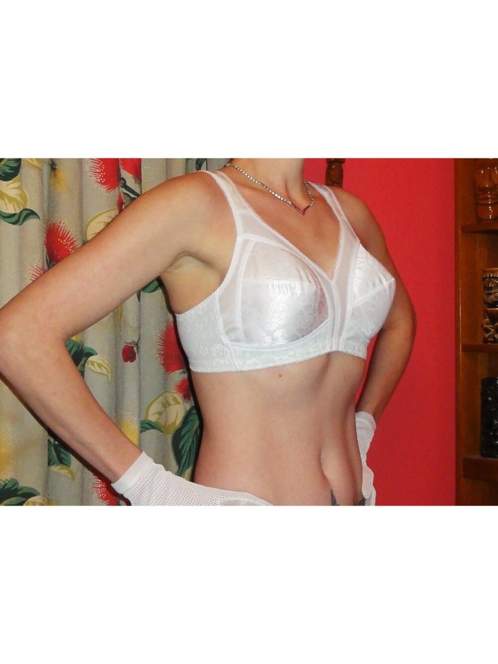 Vintage White Playtex Bullet Bra 34 D floral detail pinup retro rockabilly